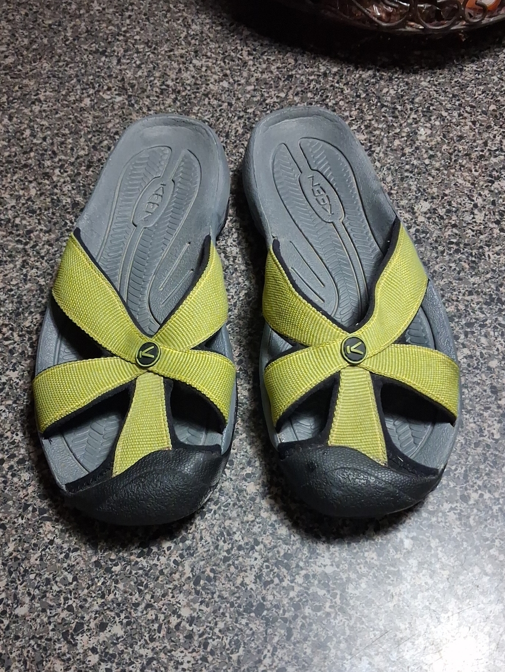 Keen Lime Green Cross-Strap Slide Sandals Sz 10
